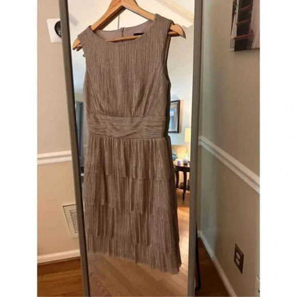 Connected Apparel Layered Metallic Dress Size 6 Cocktail/Party/Holiday Retail 89 - Picture 1 of 4